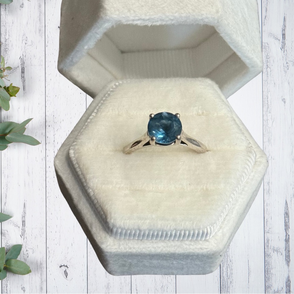 Stunning 2CT Blue Topaz Ring